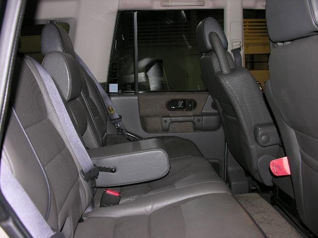 Land Rover Discovery II 2002 photo 2