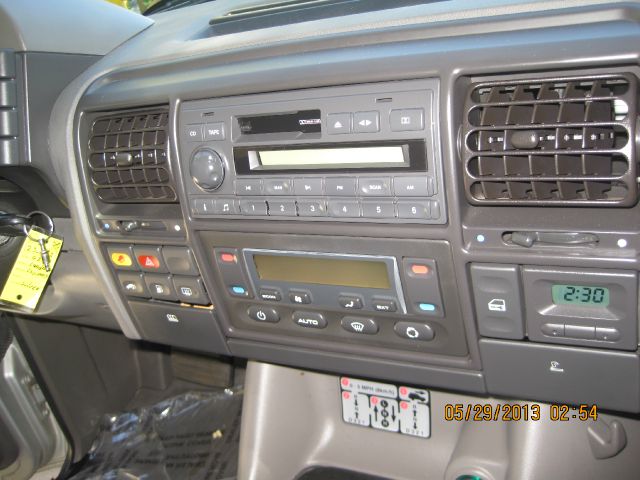 Land Rover Discovery II 2002 photo 19
