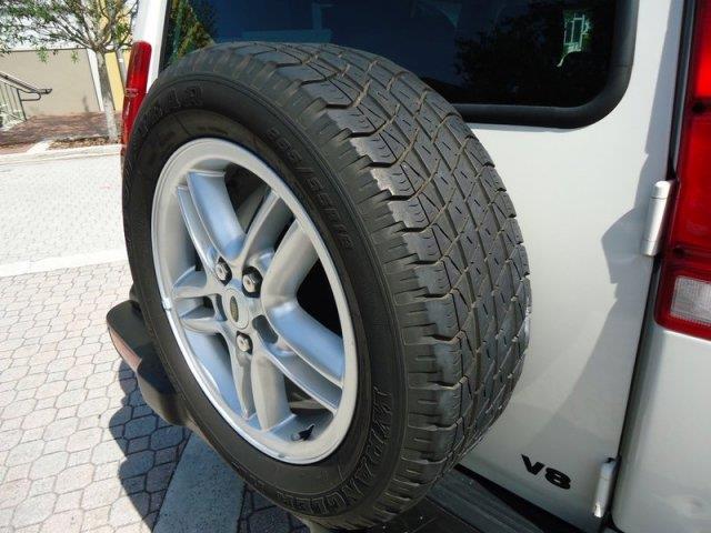 Land Rover Discovery II 2002 photo 16