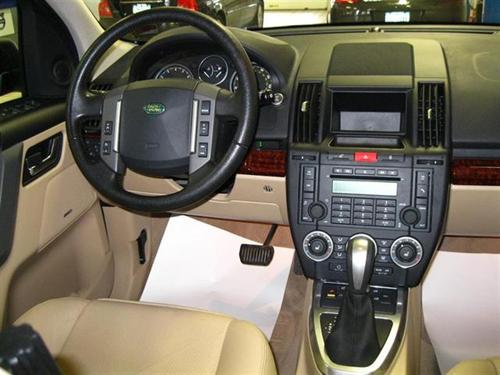 Land Rover LR2 2008 photo 2