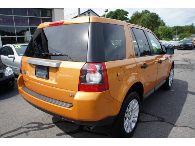 Land Rover LR2 2008 photo 2