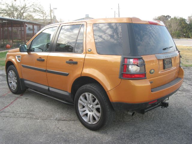 Land Rover LR2 SE SUV