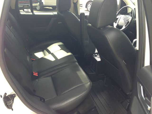 Land Rover LR2 2010 photo 1