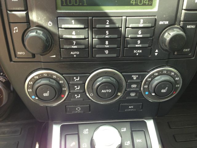 Land Rover LR2 2010 photo 11