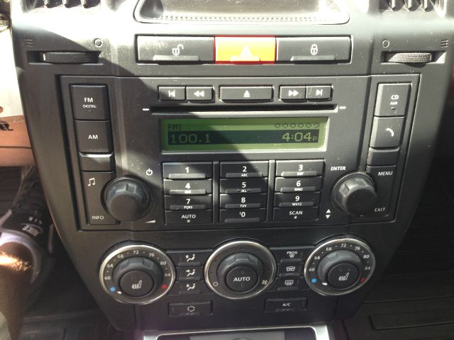 Land Rover LR2 2010 photo 12