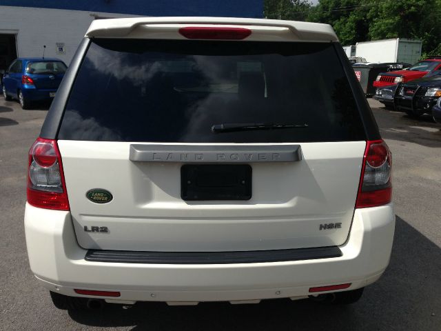 Land Rover LR2 2010 photo 15