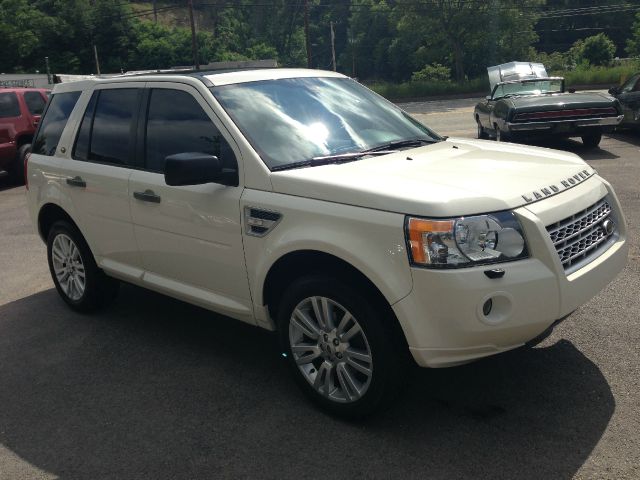 Land Rover LR2 2010 photo 16