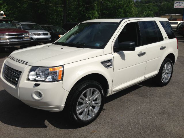 Land Rover LR2 2010 photo 18