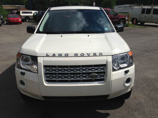 Land Rover LR2 2010 photo 19
