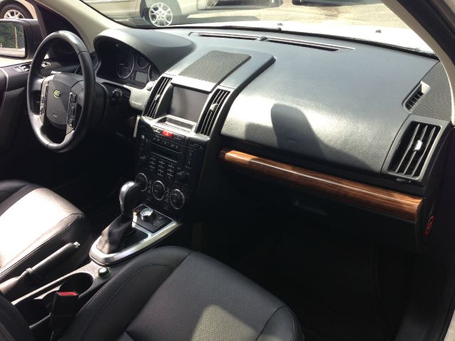 Land Rover LR2 2010 photo 5