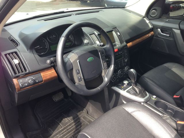 Land Rover LR2 2010 photo 6