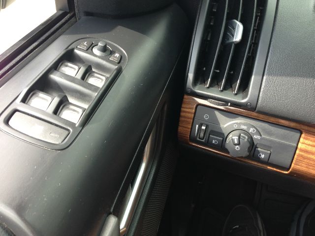 Land Rover LR2 2010 photo 7