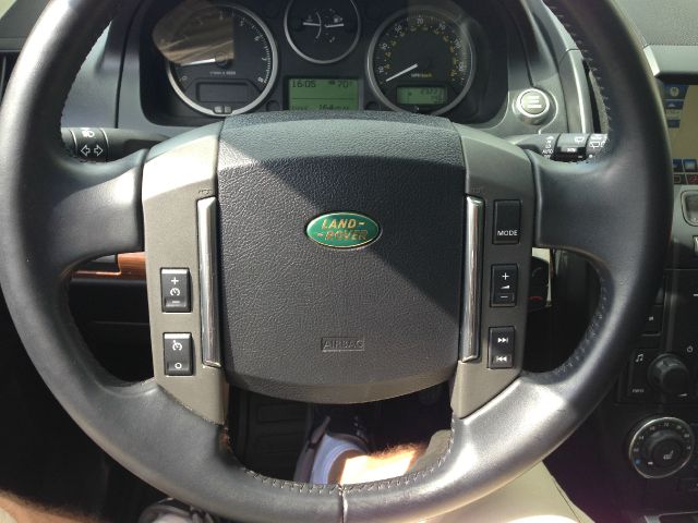 Land Rover LR2 2010 photo 8