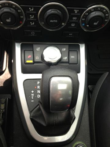 Land Rover LR2 2010 photo 9