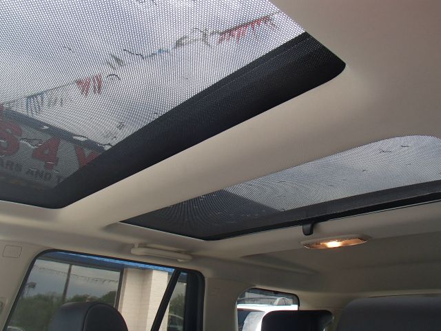 Land Rover LR2 2010 photo 11