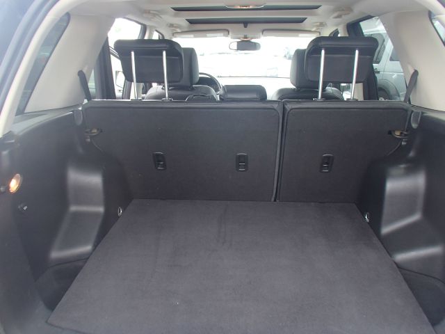 Land Rover LR2 2010 photo 13