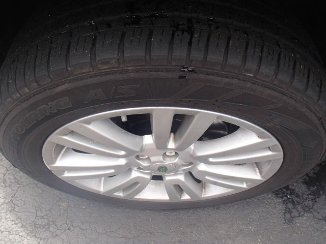 Land Rover LR2 2010 photo 15