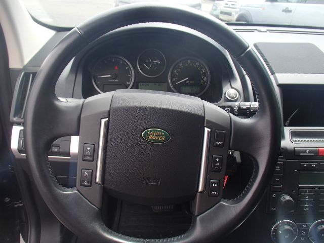 Land Rover LR2 2010 photo 22