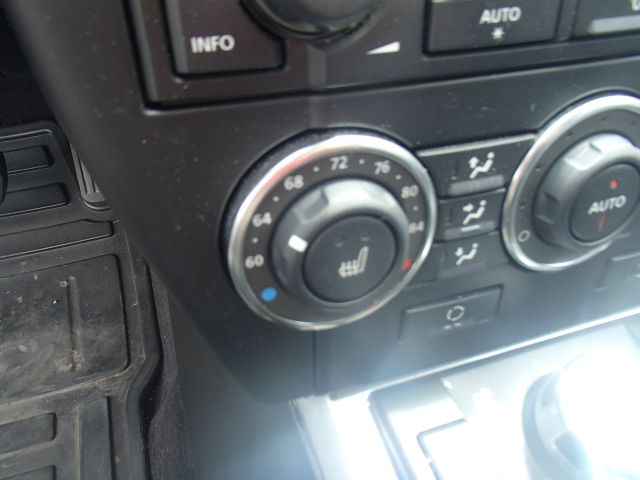 Land Rover LR2 2010 photo 23