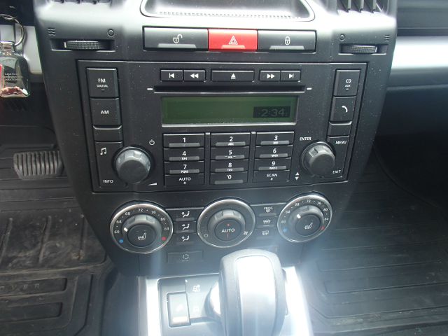 Land Rover LR2 2010 photo 27