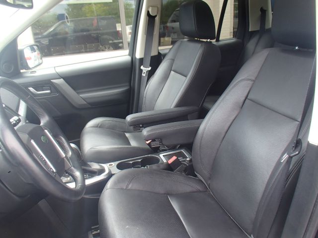 Land Rover LR2 2010 photo 3