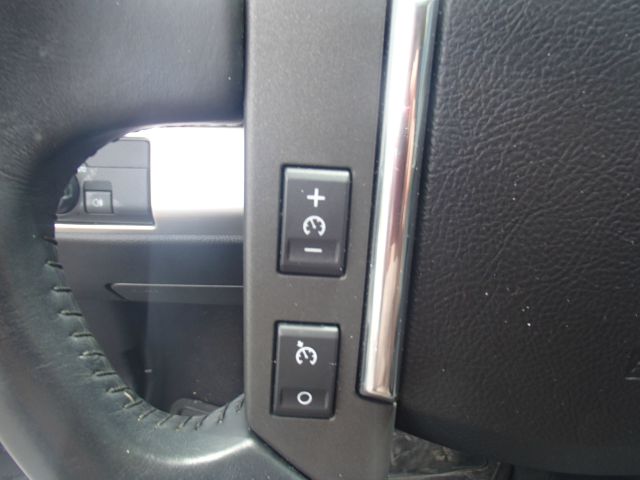 Land Rover LR2 2010 photo 8