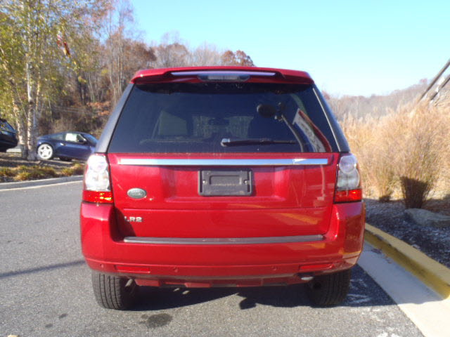 Land Rover LR2 2011 photo 3