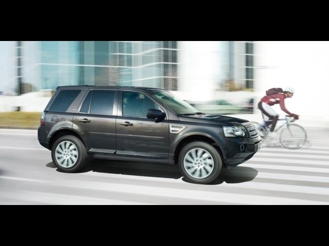 Land Rover LR2 2014 photo 3