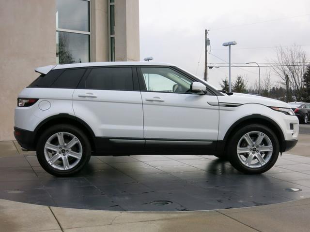 Land Rover Range Rover Evoque 2WD Reg Cab 119.0 SL SUV