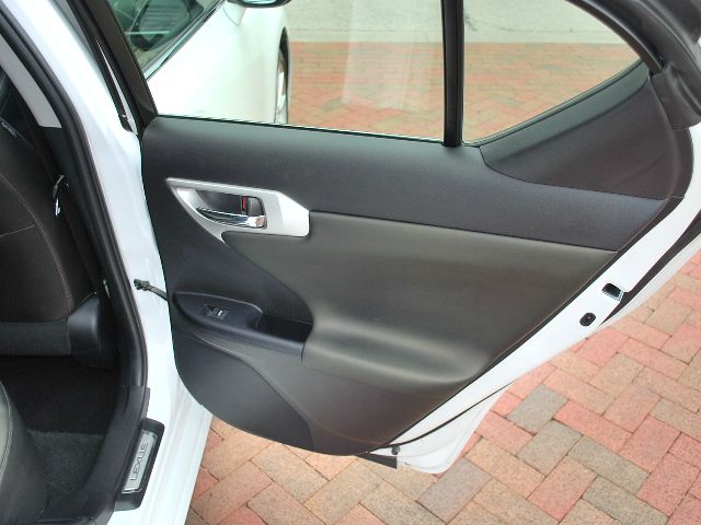 Lexus CT 200h 2012 photo 11