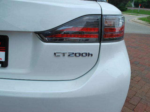 Lexus CT 200h 2012 photo 14