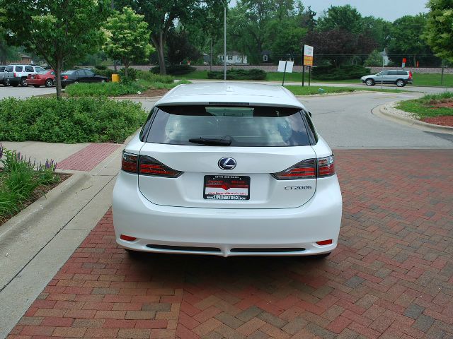 Lexus CT 200h 2012 photo 16