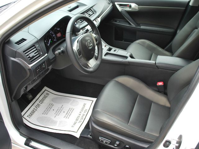 Lexus CT 200h 2012 photo 9