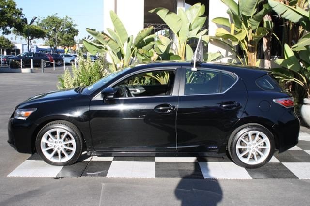 Lexus CT 200h 2012 photo 2