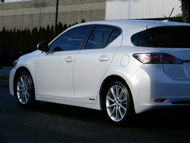 Lexus CT 200h 2012 photo 2
