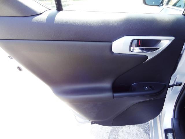 Lexus CT 200h 2012 photo 10