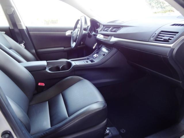 Lexus CT 200h 2012 photo 13