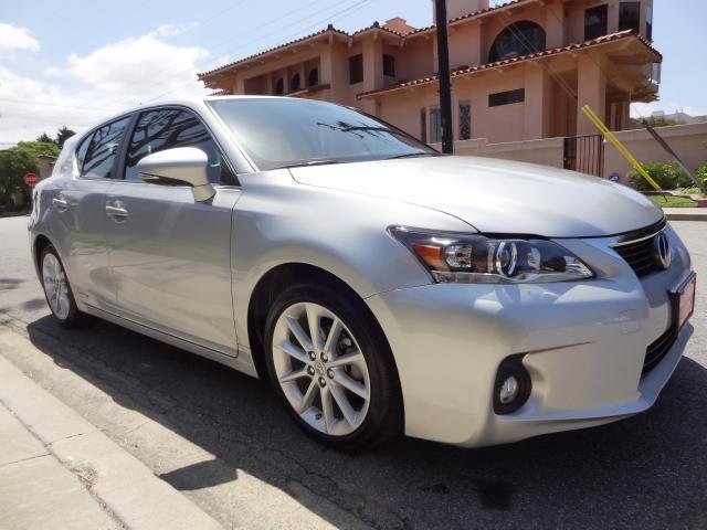 Lexus CT 200h 2012 photo 16