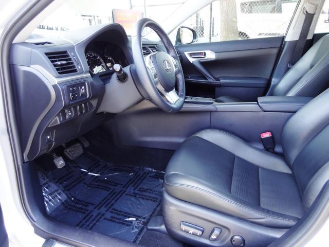 Lexus CT 200h 2012 photo 22