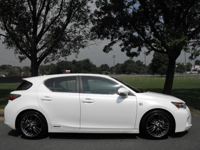 Lexus CT 200h 2012 photo 2