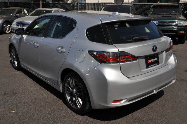 Lexus CT 200h 2013 photo 2