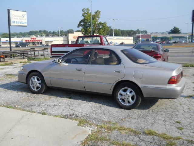 Lexus ES 300 Base Sedan