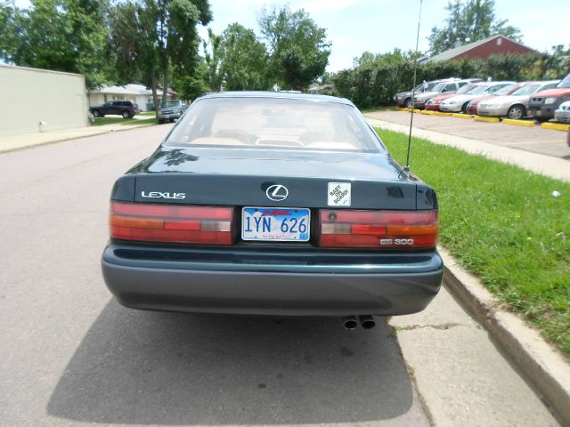 Lexus ES 300 1992 photo 1