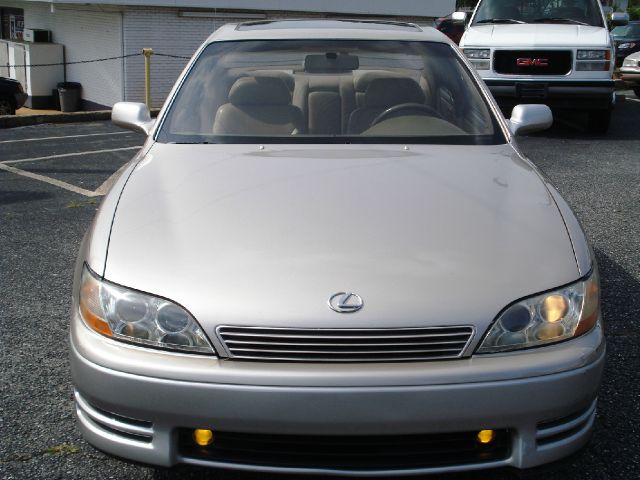 Lexus ES 300 1994 photo 2