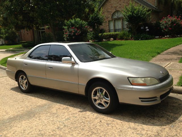 Lexus ES 300 1994 photo 2