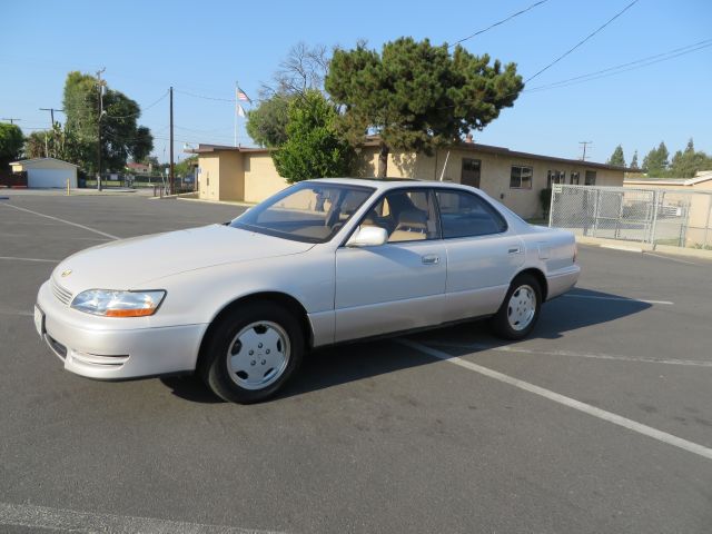 Lexus ES 300 1994 photo 1