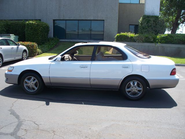 Lexus ES 300 1995 photo 4