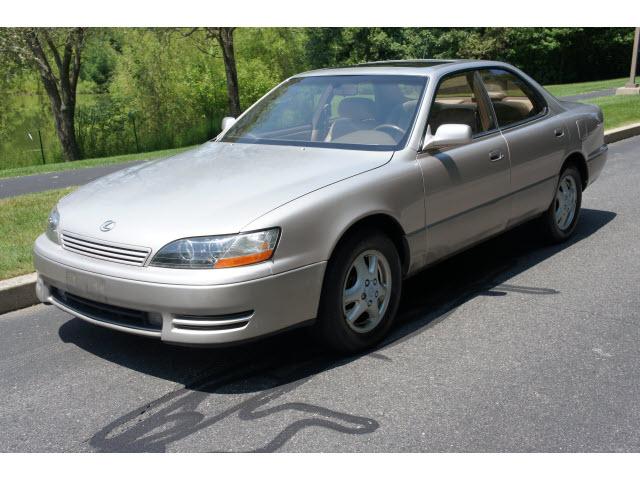 Lexus ES 300 Unknown Sedan