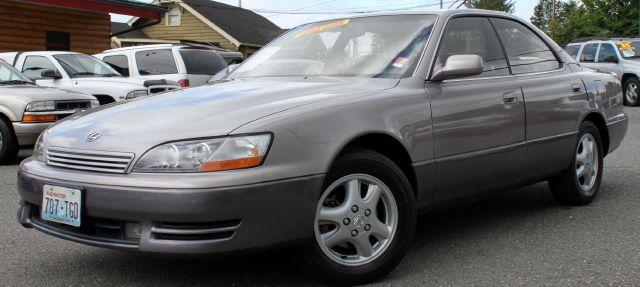 Lexus ES 300 Base Sedan