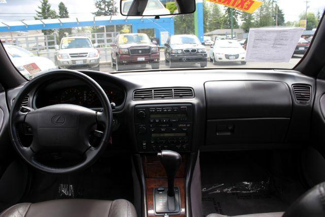 Lexus ES 300 1996 photo 1
